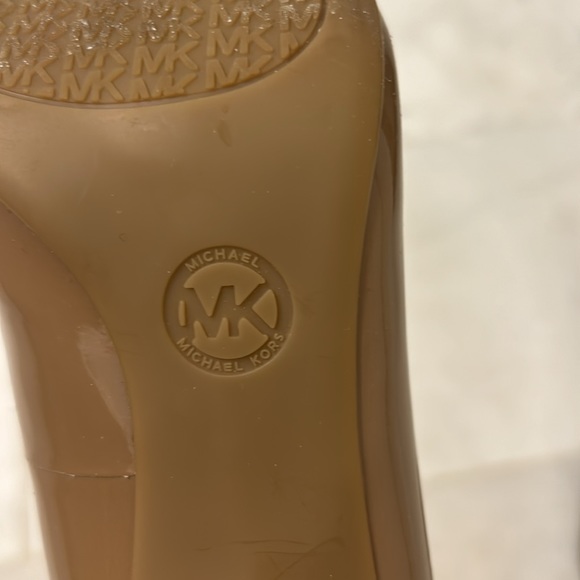 Michael Kors Tan Pump, Size 7 1/2 - Picture 11 of 12
